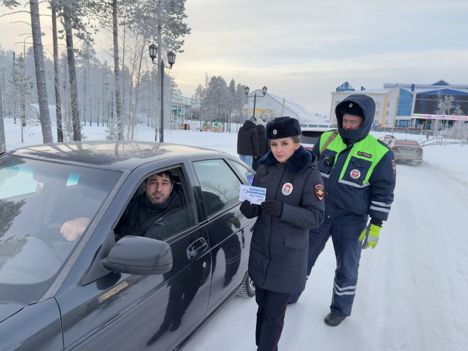 В Губкинском прошла акция «Жизнь без ДТП»: молодежь и автоинспекторы почтили память жертв дорожных аварий В Губкинском прошла акция «Жизнь без ДТП»: молодежь и автоинспекторы почтили память жертв дорожных аварий
