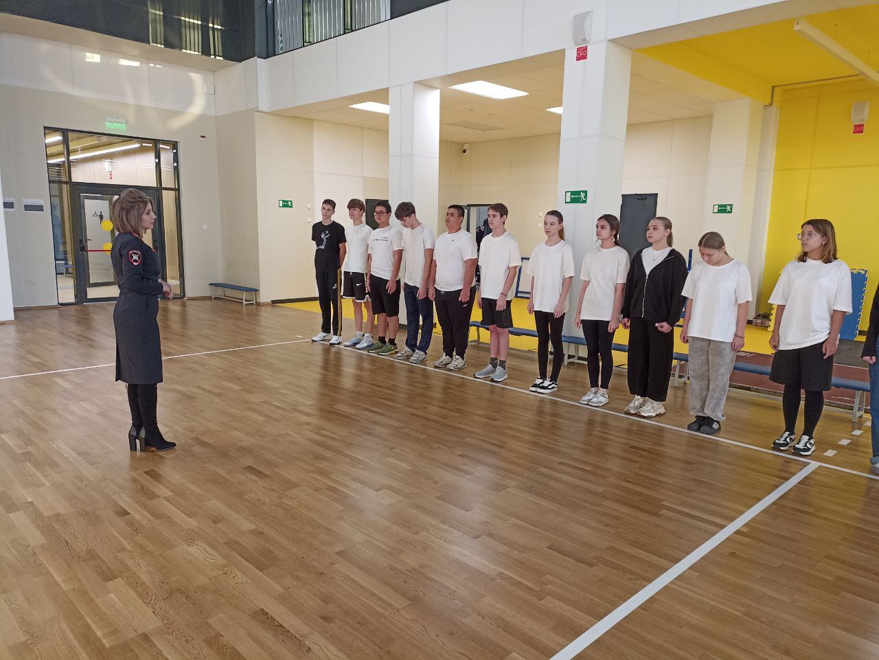 В рамках социальной акции «Засветись! Стань заметней на дороге!» губкинские автоинспекторы провели познавательные занятия для учеников школы № 1 В рамках социальной акции «Засветись! Стань заметней на дороге!» губкинские автоинспекторы провели познавательные занятия для учеников школы № 1