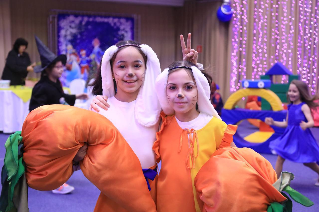 Космос, карнавал и новогодние ёлки Космос, карнавал и новогодние ёлки