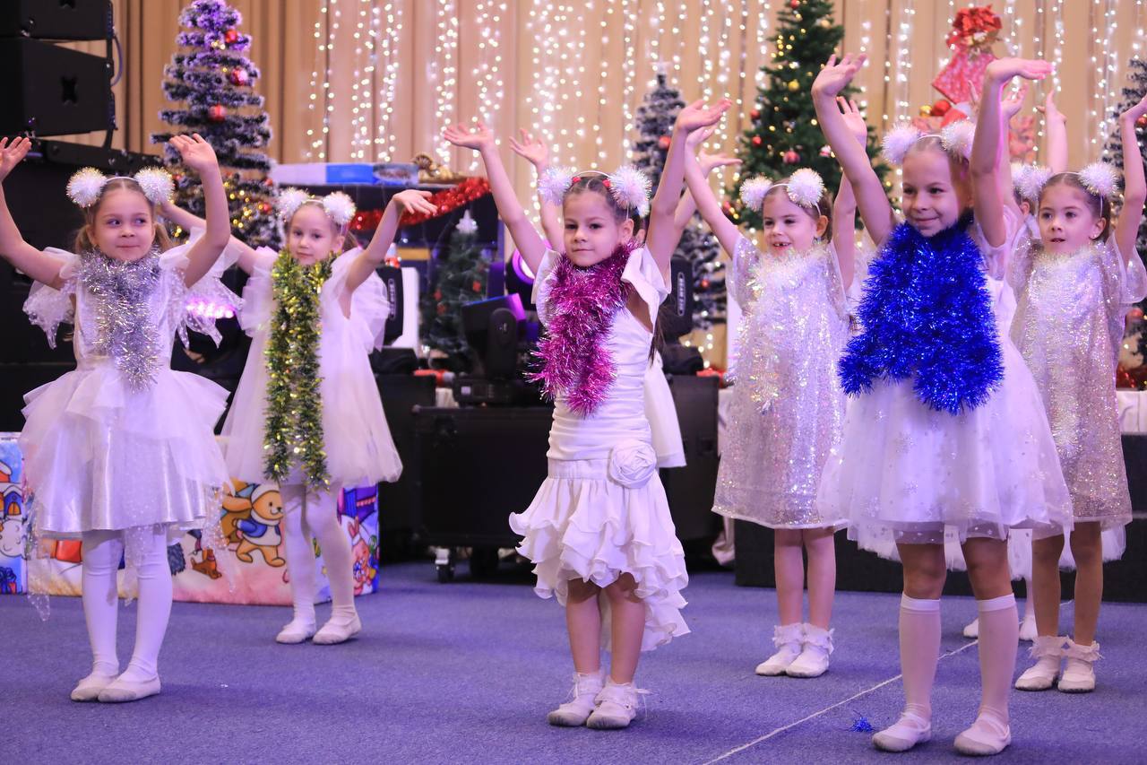 Космос, карнавал и новогодние ёлки Космос, карнавал и новогодние ёлки