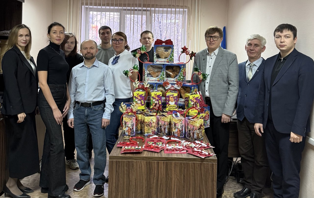 Специалисты Госстройнадзора из Нового Уренгоя присоединились к новогодней акции для детей Волновахи