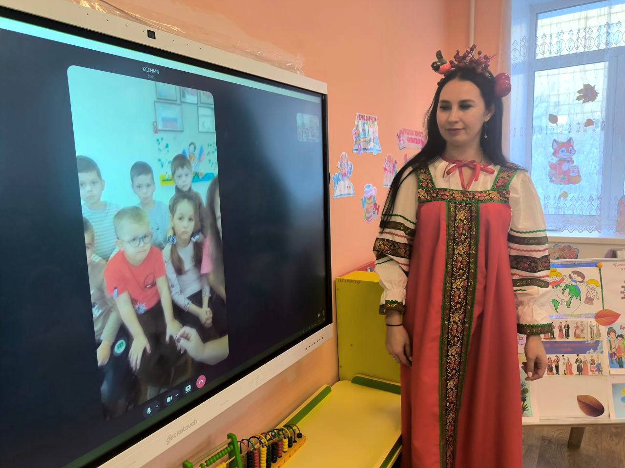 Национальные костюмы, песни народов, разнообразие культур Национальные костюмы, песни народов, разнообразие культур