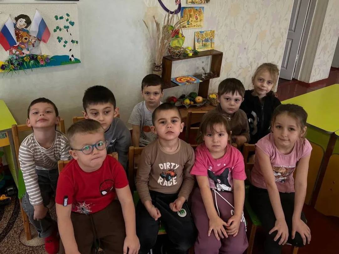 Национальные костюмы, песни народов, разнообразие культур Национальные костюмы, песни народов, разнообразие культур