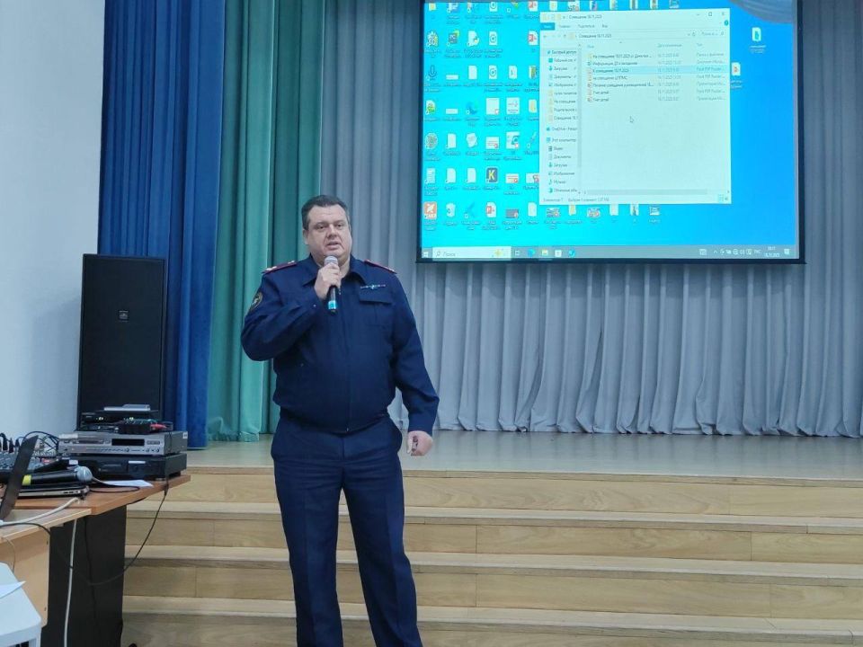 В преддверии Всероссийского дня правовой помощи детям офицеры следственного управления СК России по Ямало-Ненецкому автономному округу приняли участие в собрании директоров образовательных учреждений