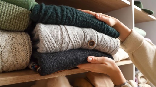 Грамотные хозяйки хранят зимние вещи только так: к сезону свитеры будут как новенькие