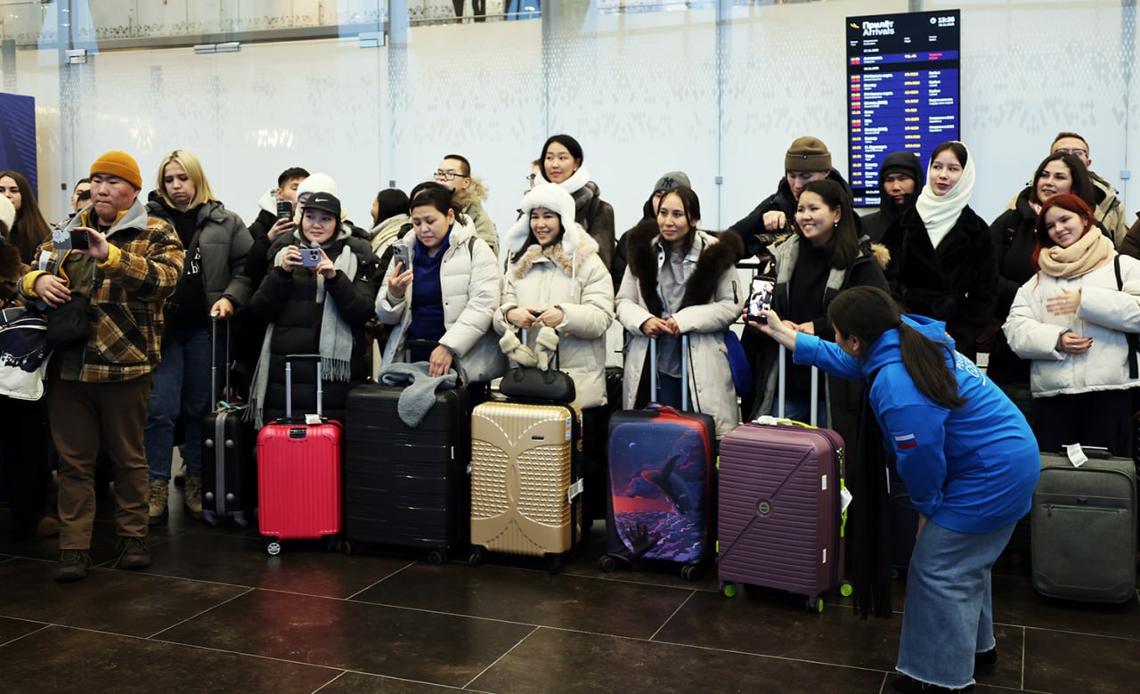 В Новый Уренгой прилетели участники Всероссийского форума молодёжи коренных народов «Российский Север» В Новый Уренгой прилетели участники Всероссийского форума молодёжи коренных народов «Российский Север»