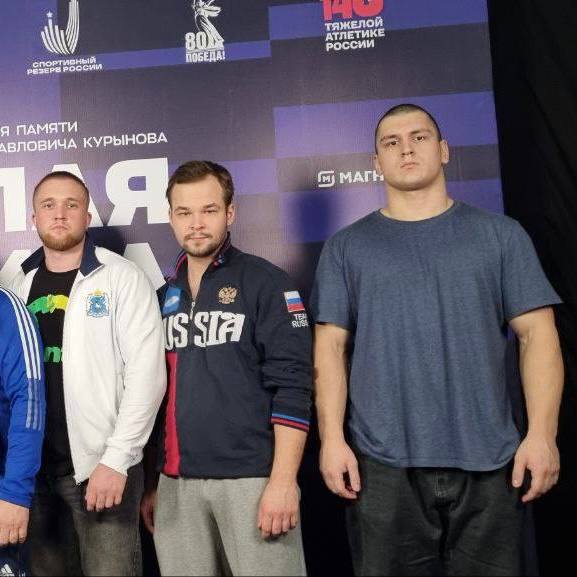 Новоуренгойские тяжелоатлеты принесли округу 5 медалей на всероссийских соревнованиях Новоуренгойские тяжелоатлеты принесли округу 5 медалей на всероссийских соревнованиях