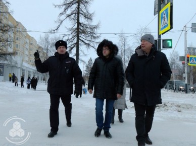Специалисты департамента городского хозяйства вместе с общественниками проверили, как в Надыме содержат зимой дороги