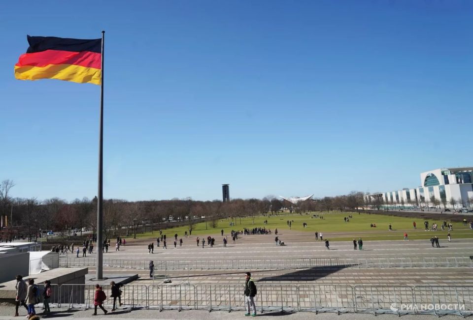 Германия в середине января может столкнуться с дефицитом газа в случае установления экстремально низких температур, сообщает объединение представителей энергосектора INES