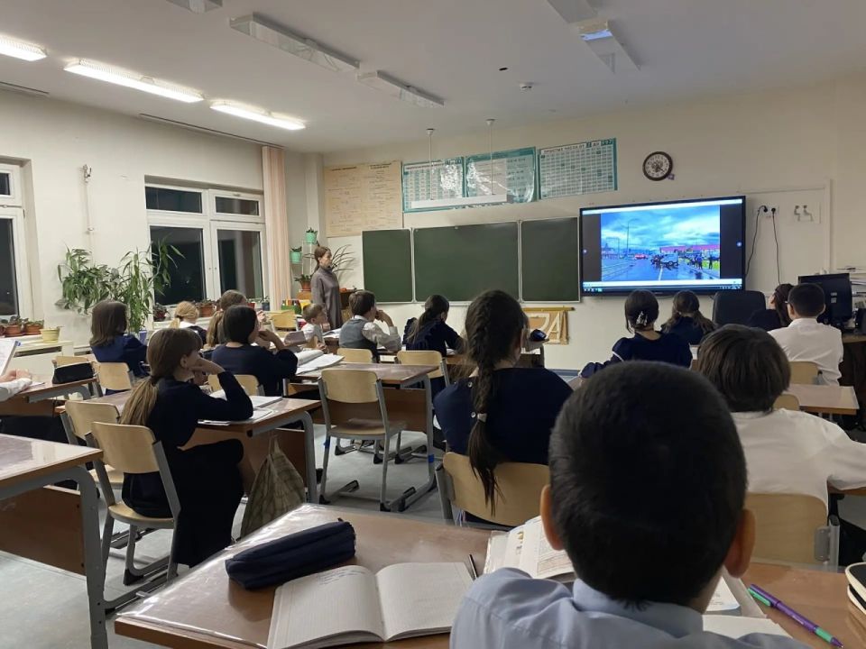 Школьники Ноябрьска почтили память жертв ДТП