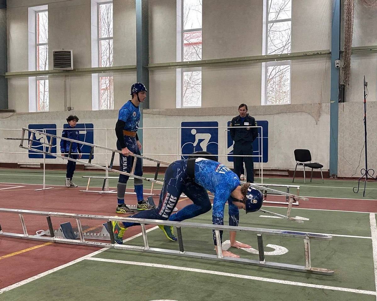 В Ноябрьске определили лучших в пожарно-спасательном спорте В Ноябрьске определили лучших в пожарно-спасательном спорте