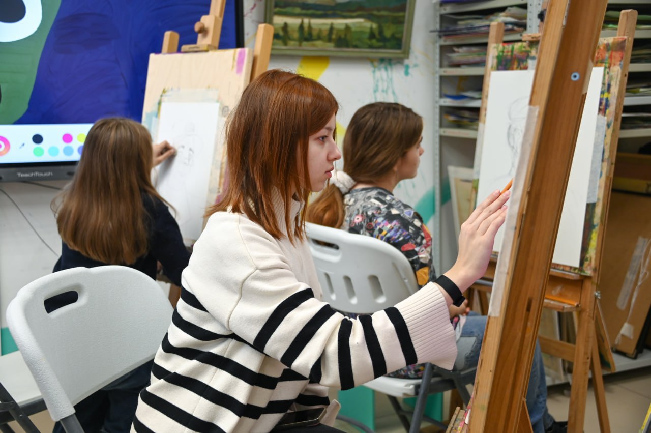 Юные художники Салехарда написали портреты героев СВО Юные художники Салехарда написали портреты героев СВО