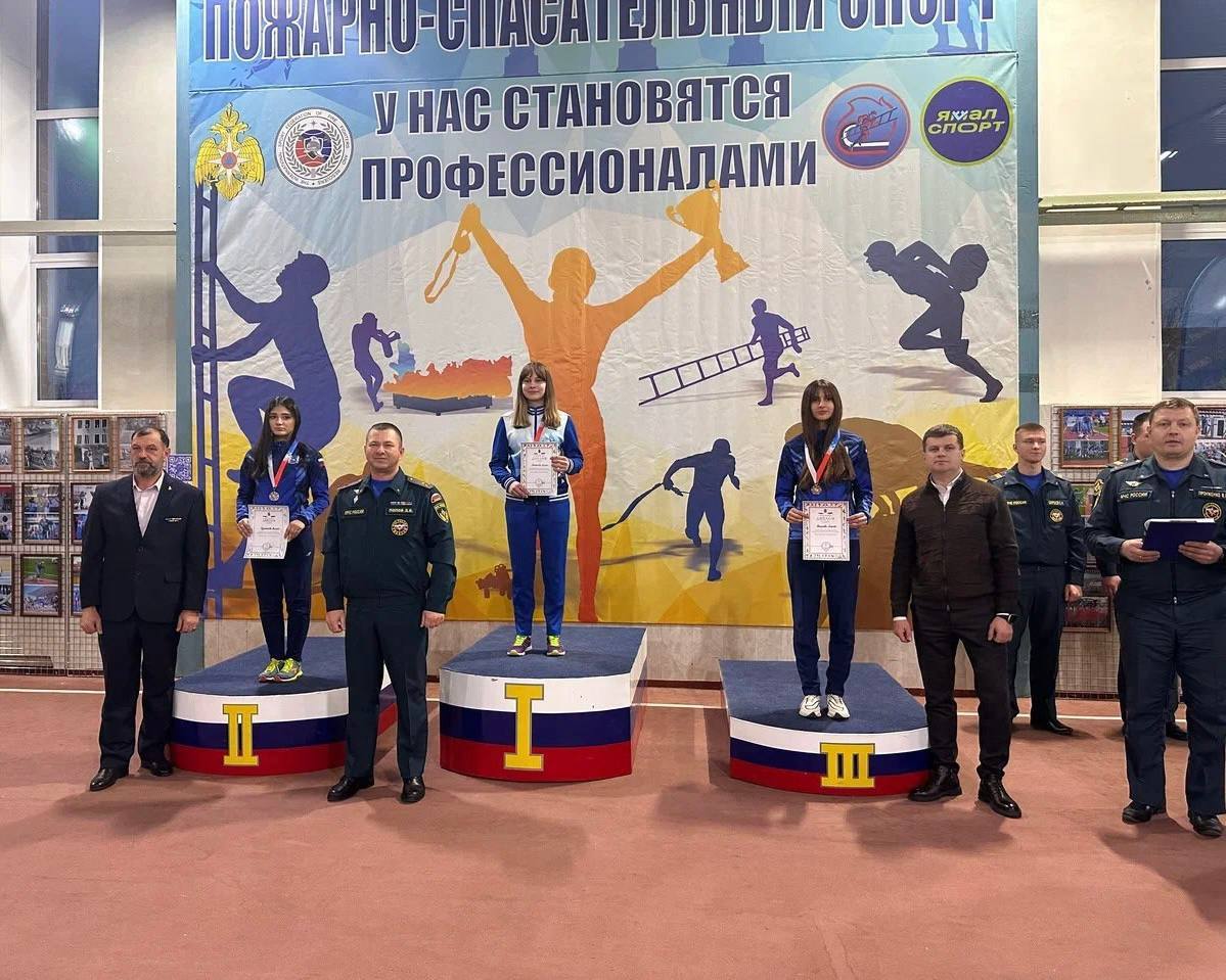 В Ноябрьске определили лучших в пожарно-спасательном спорте В Ноябрьске определили лучших в пожарно-спасательном спорте