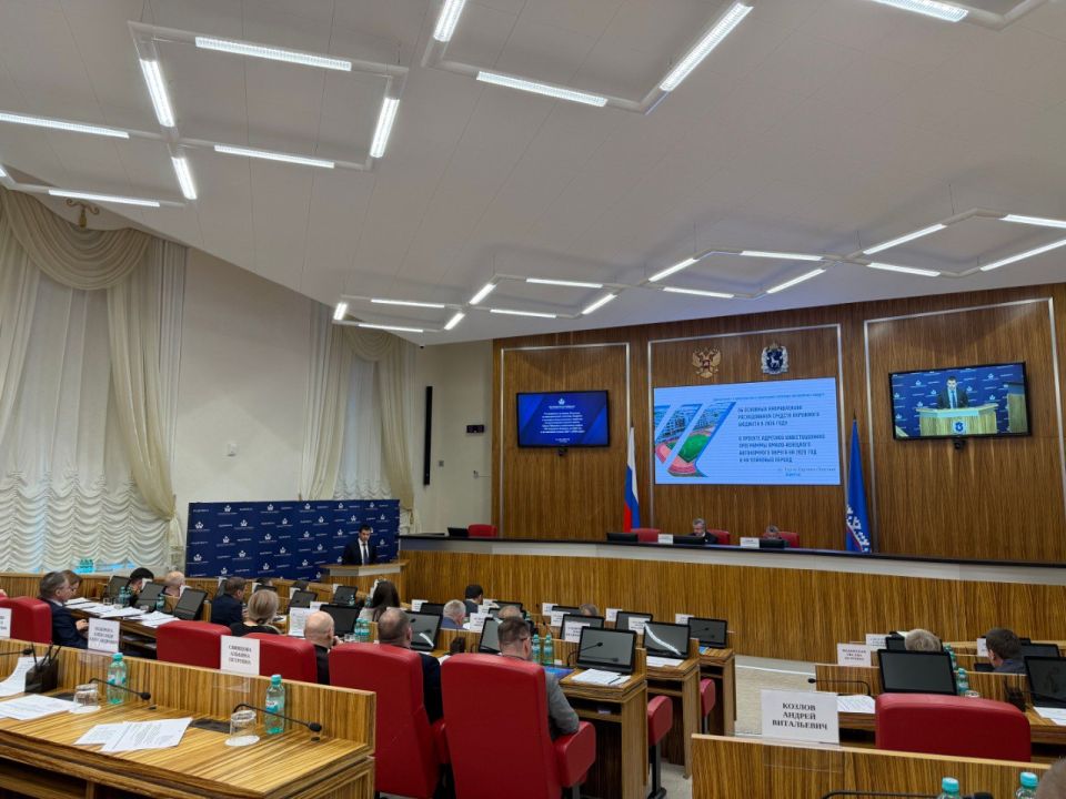 Директор департамента строительства и жилищной политики ЯНАО Сергей Власенко принял участие в расширенном заседании Комитета Законодательного Собрания ЯНАО по экономической политике, бюджету и ЖКХ