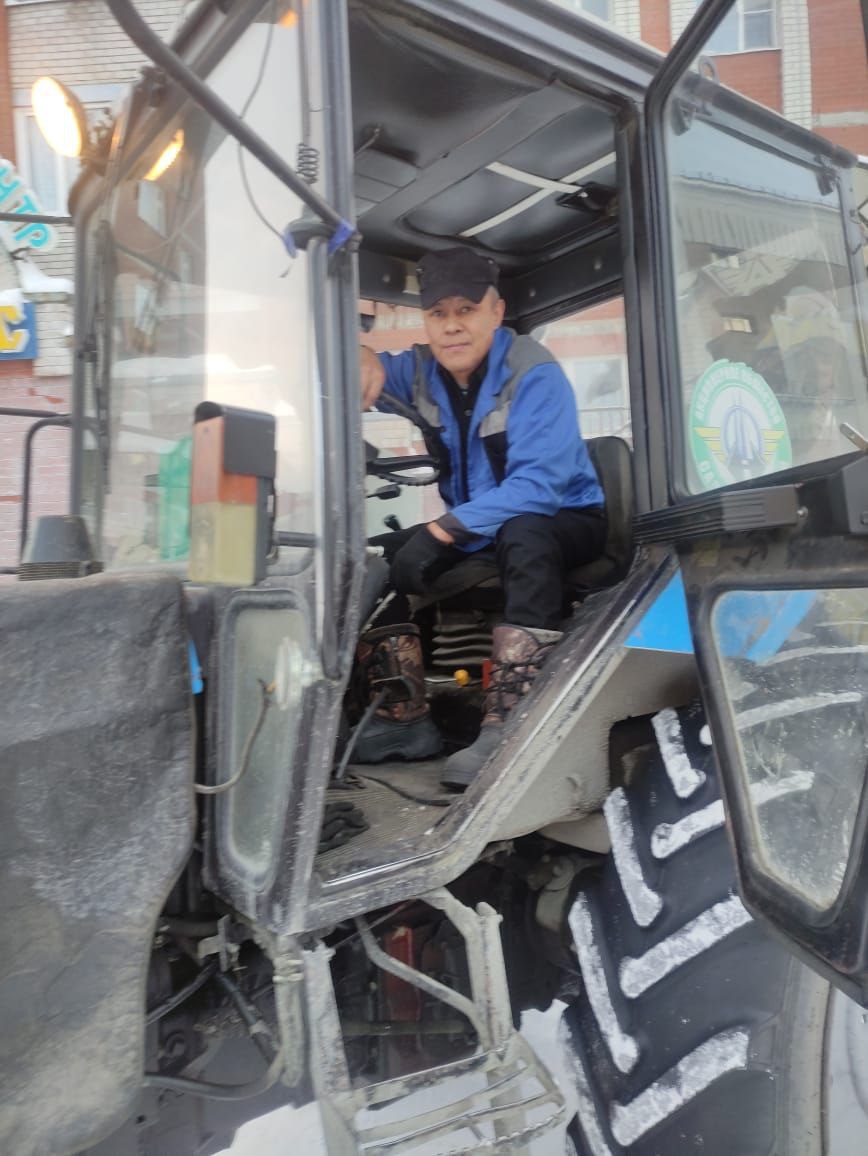 20 лет на уборке улиц с "Беларусом" 20 лет на уборке улиц с "Беларусом"