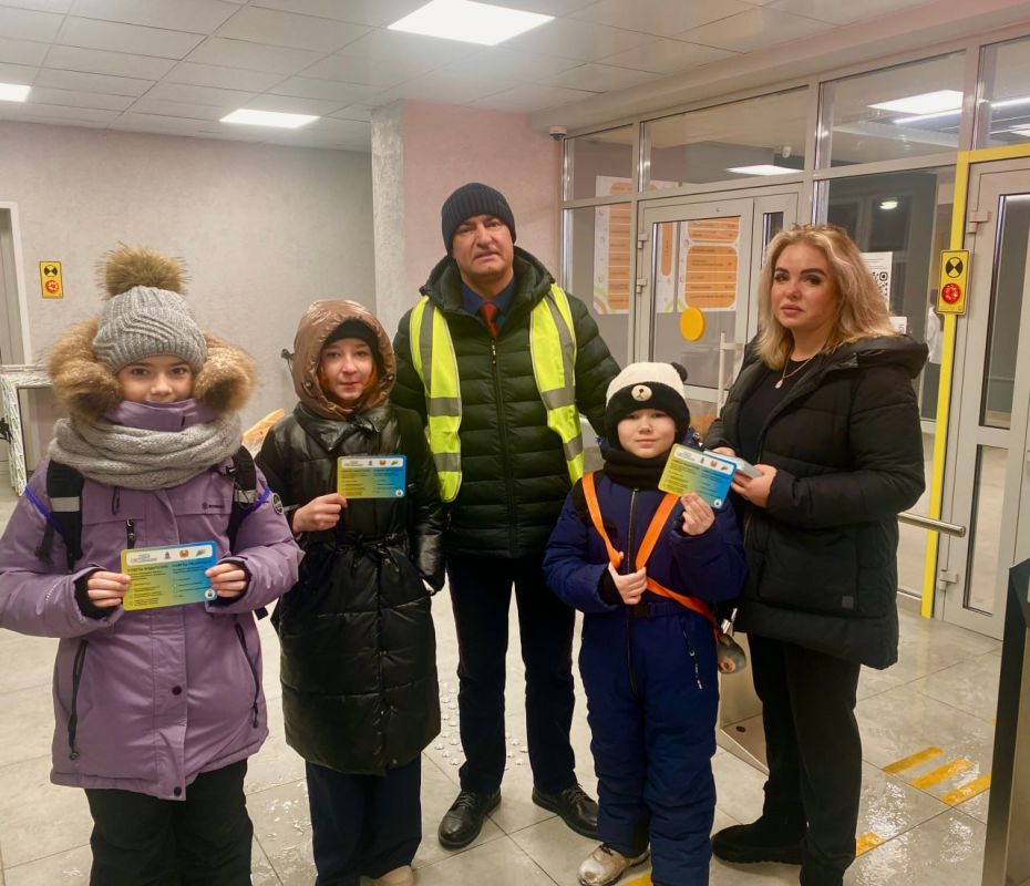 В Муравленко автоинспекторы напомнили детям о важности ношения световозвращателей