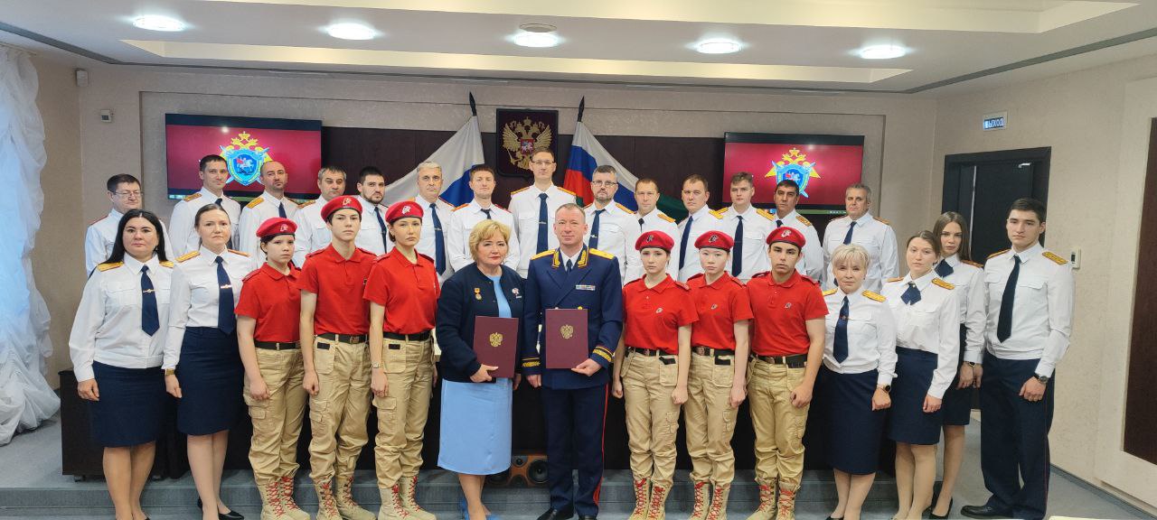 В ЯНАО заключено соглашение о сотрудничестве между следственным управлением и «ЮНАРМИЕЙ» В ЯНАО заключено соглашение о сотрудничестве между следственным управлением и «ЮНАРМИЕЙ»
