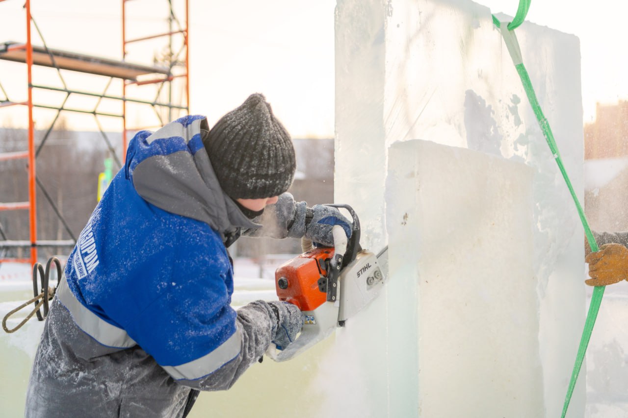 Алексей Титовский: На главной площади Салехарда началось создание новогоднего ледового городка Алексей Титовский: На главной площади Салехарда началось создание новогоднего ледового городка
