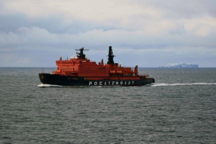 Росатом (VK). Атомный ледокол “50 лет Победы” следует по курсу в Восточно-Сибирском море Фото третьего помощника капитана атомного ледокола “Ямал” ФГУП “Атомфлот” Александра Пикты