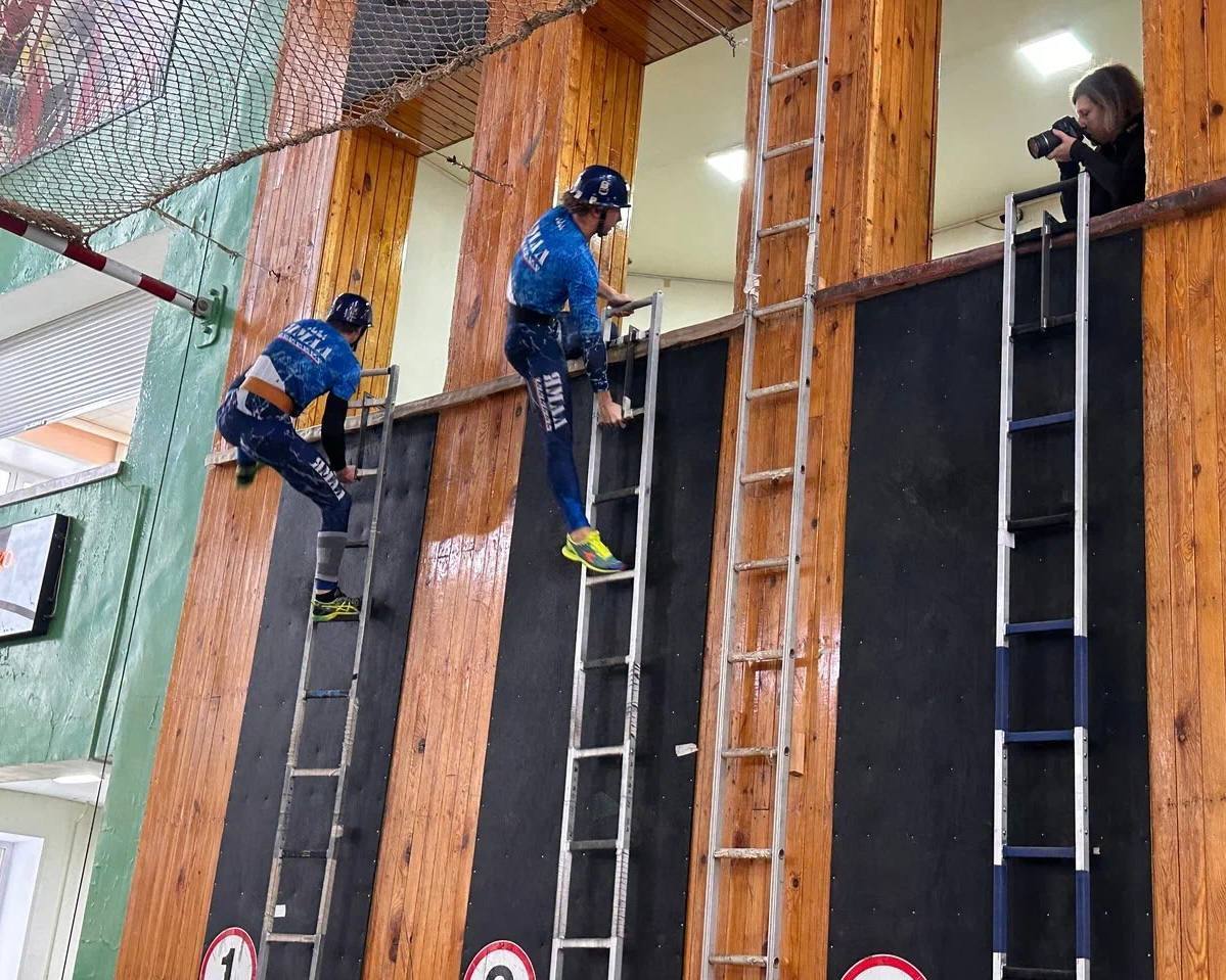 В Ноябрьске определили лучших в пожарно-спасательном спорте В Ноябрьске определили лучших в пожарно-спасательном спорте