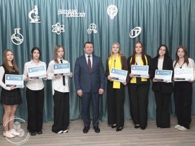 В Центре детского творчества прошла церемония вручения образовательных сертификатов «Гению Ямала» для старшеклассников