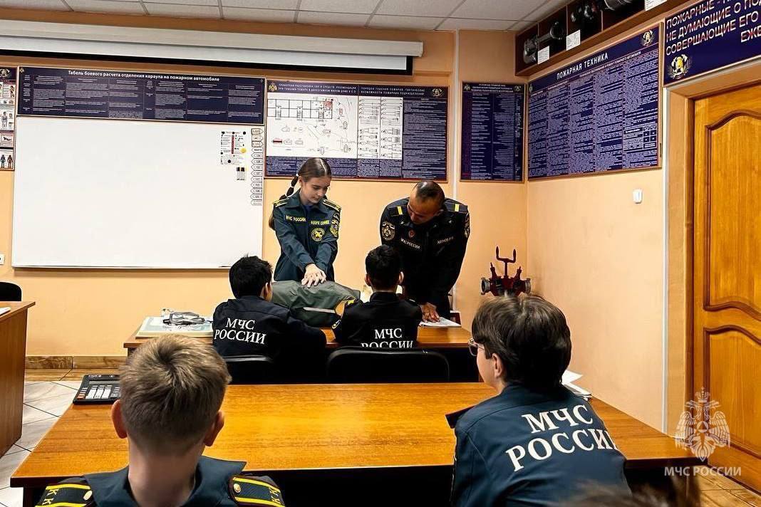 Сотрудники 5 пожарно-спасательного отряда провели мероприятие «1 день в карауле» с кадетами пожарно-спасательных классов Сотрудники 5 пожарно-спасательного отряда провели мероприятие «1 день в карауле» с кадетами пожарно-спасательных классов