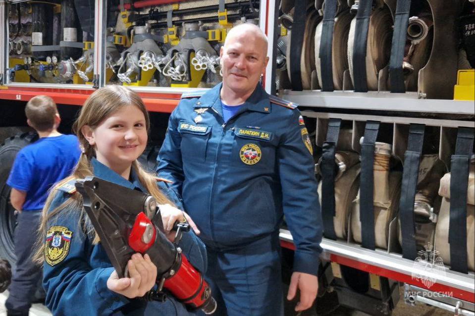 Сотрудники 5 пожарно-спасательного отряда провели мероприятие «1 день в карауле» с кадетами пожарно-спасательных классов Сотрудники 5 пожарно-спасательного отряда провели мероприятие «1 день в карауле» с кадетами пожарно-спасательных классов