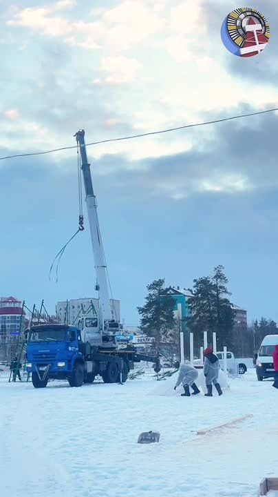 В Ноябрьске приступили к строительству ледового городка