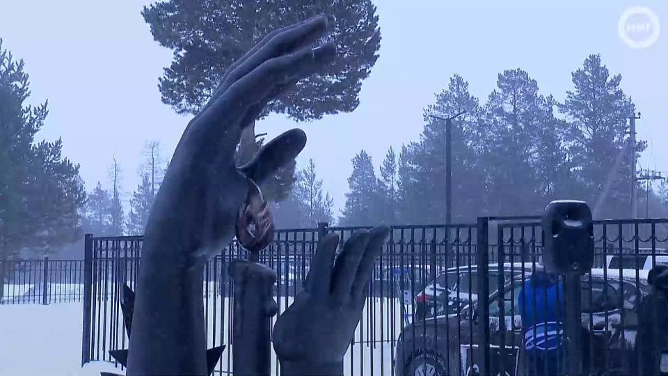 В Ноябрьске появился памятник участникам спецоперации