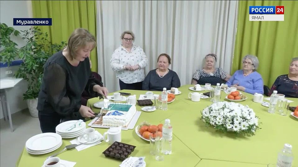 Со «снегом» и «нефтью»: жительница Муравленко испекла сладкий подарок к 95-летию округа