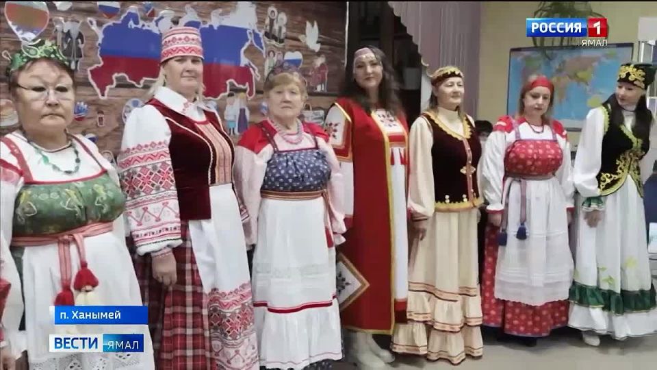 Краеведческий музей посёлка Ханымей пополнился новыми костюмами
