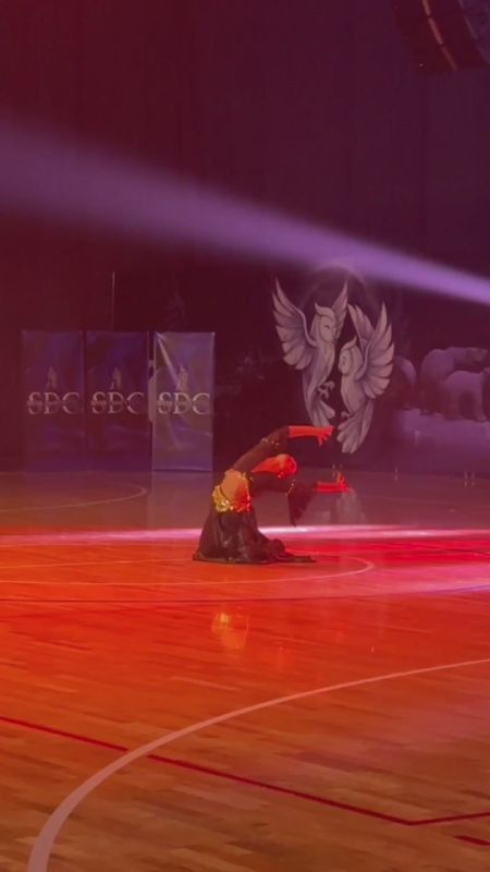 Завершаем первый выходной день красиво и ярко - для ноябрян танцуют Артём Горюнов и Эльвира Лаптева!