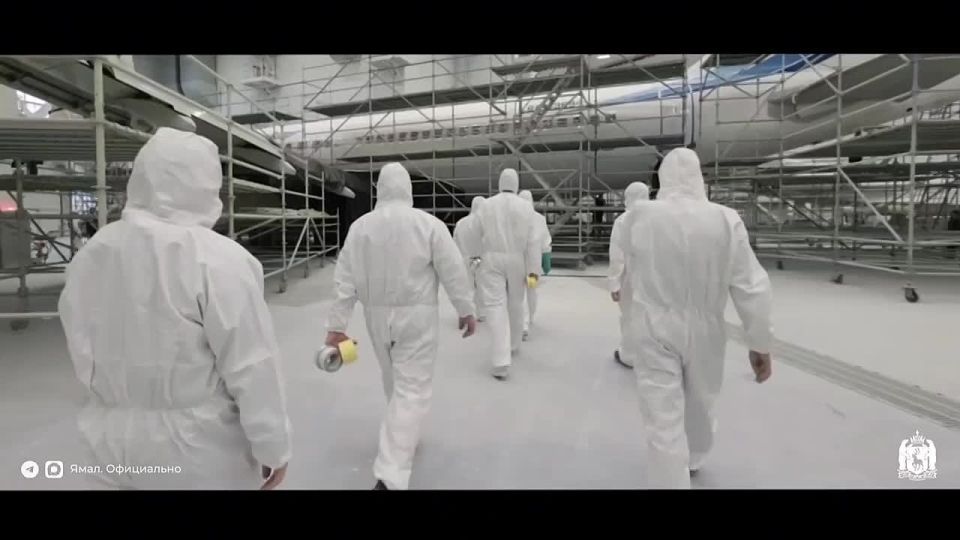 Авиакомпания «Ямал» показала Airbus A320 в новой ливрее