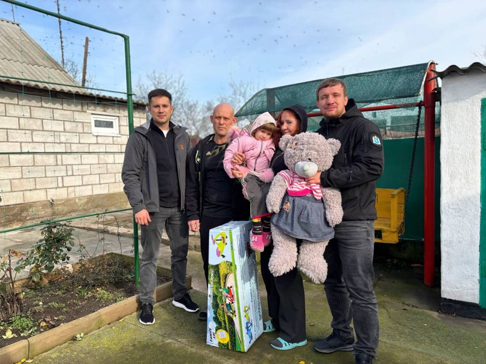 Жители Ямала поздравили с днем рождения маленькую Андриану из волновахского села Свободное