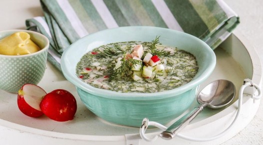 Окрошка на сыворотке: незаменимый летний деликатес