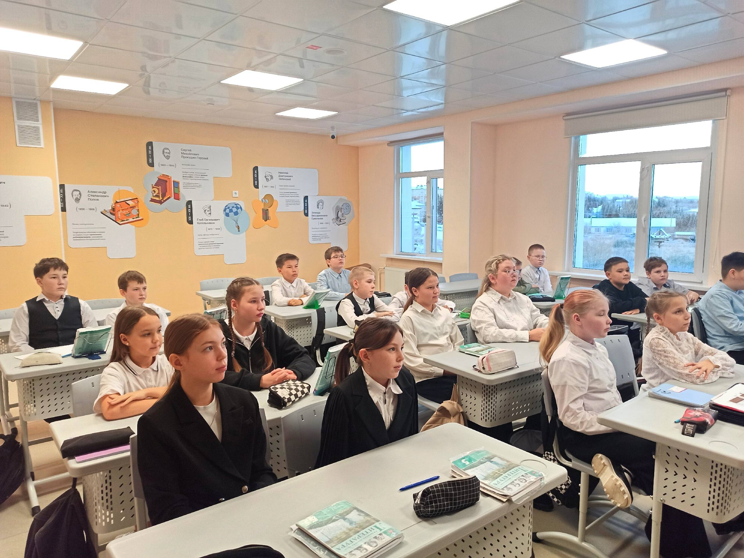 Ямальские школьники изучили правила безопасности вместе с инспектором ГИМС Ямальские школьники изучили правила безопасности вместе с инспектором ГИМС