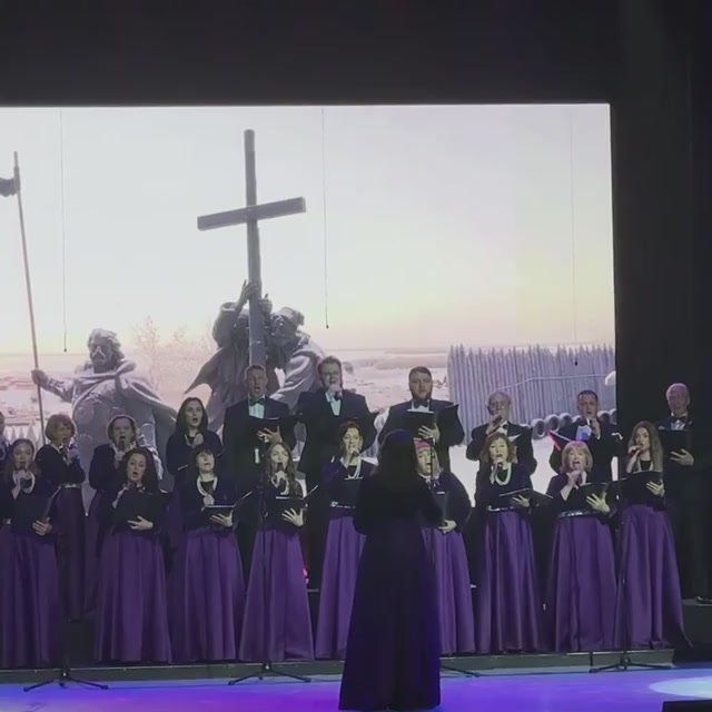 Сказ о Ямале. В Салехарде отметили 45-летие академического хора В ОЦНК состоялся концерт, посвященный юбилею академического хора, которым руководит талантливый человек - Надежда Григорьевна Прыжанкова