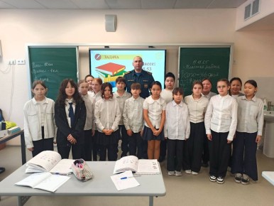 Ямальские школьники изучили правила безопасности вместе с инспектором ГИМС