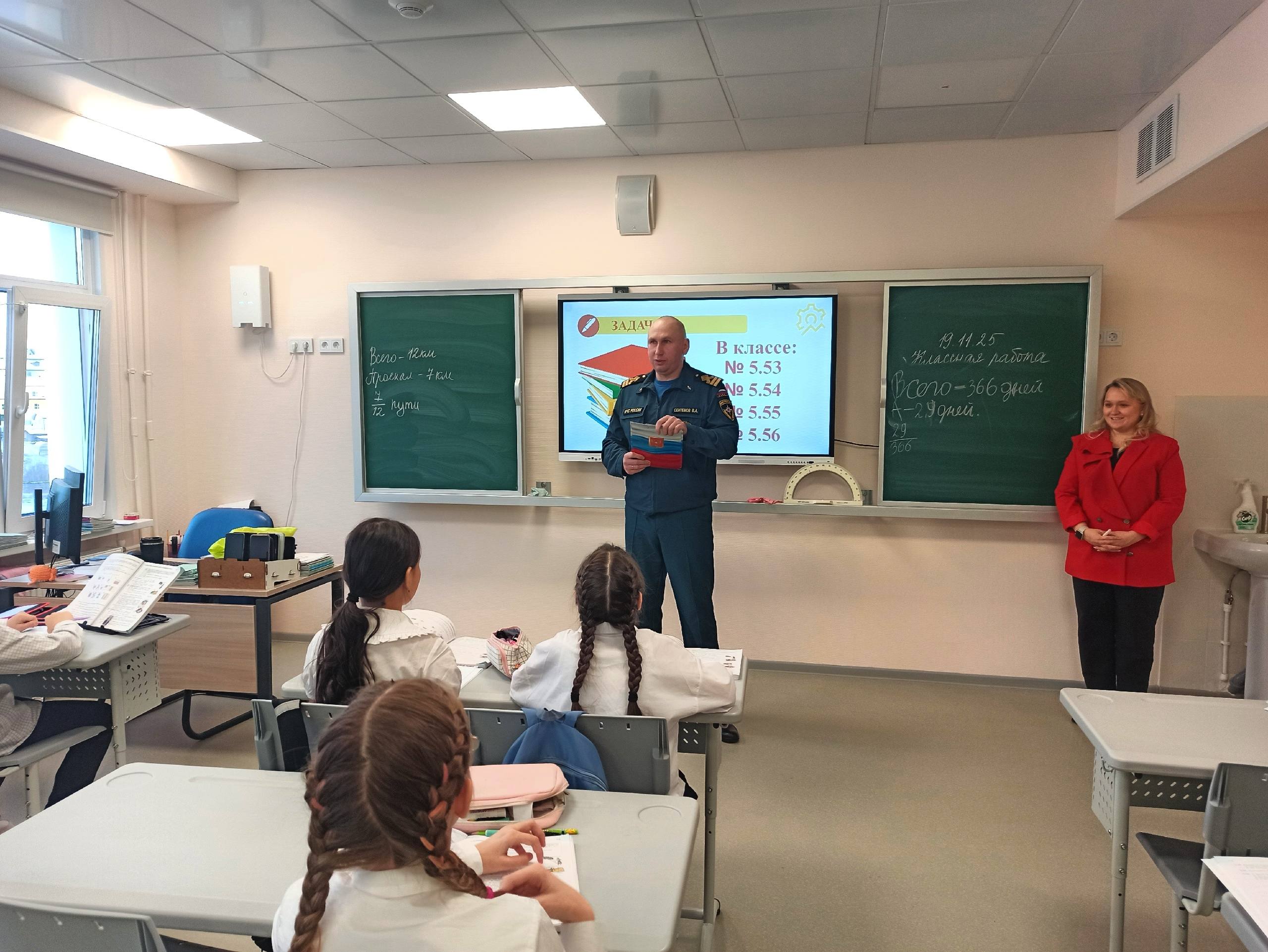 Ямальские школьники изучили правила безопасности вместе с инспектором ГИМС Ямальские школьники изучили правила безопасности вместе с инспектором ГИМС