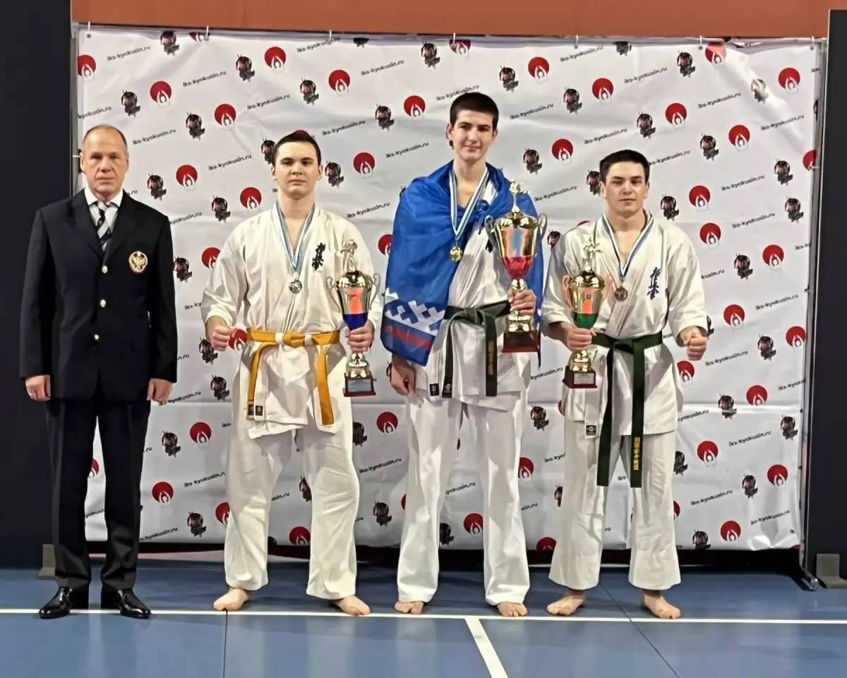 6 наград у ямальцев на первенстве Урала по киокусинкай 6 наград у ямальцев на первенстве Урала по киокусинкай