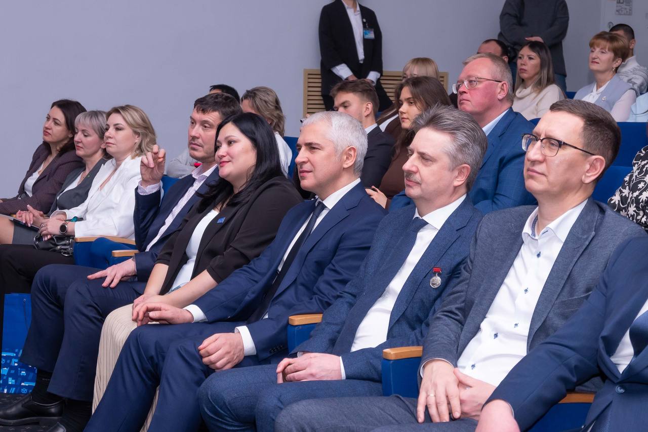 Ноябрьскому колледжу профессиональных и информационных технологий исполнилось 40 лет! Ноябрьскому колледжу профессиональных и информационных технологий исполнилось 40 лет!