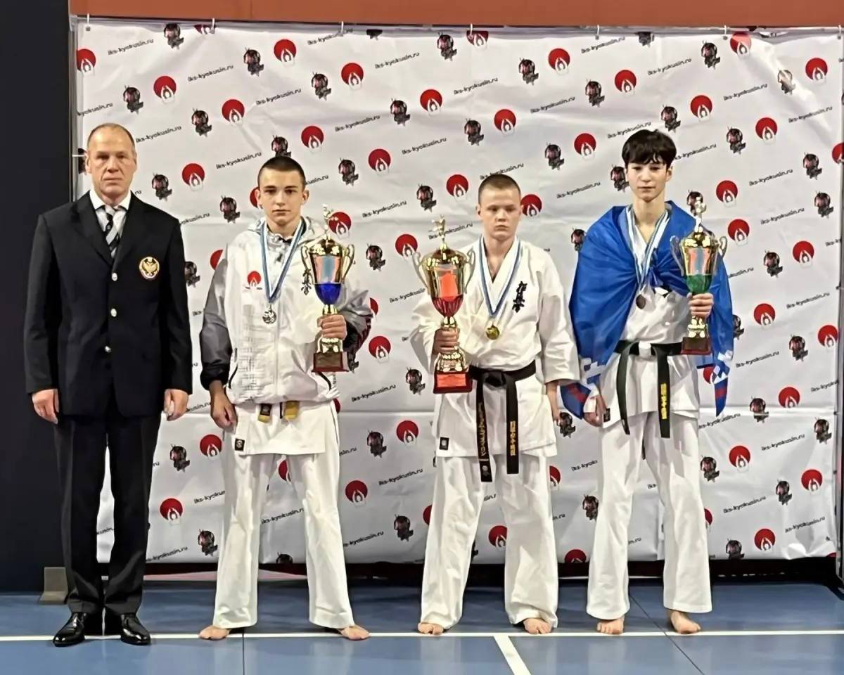 6 наград у ямальцев на первенстве Урала по киокусинкай 6 наград у ямальцев на первенстве Урала по киокусинкай