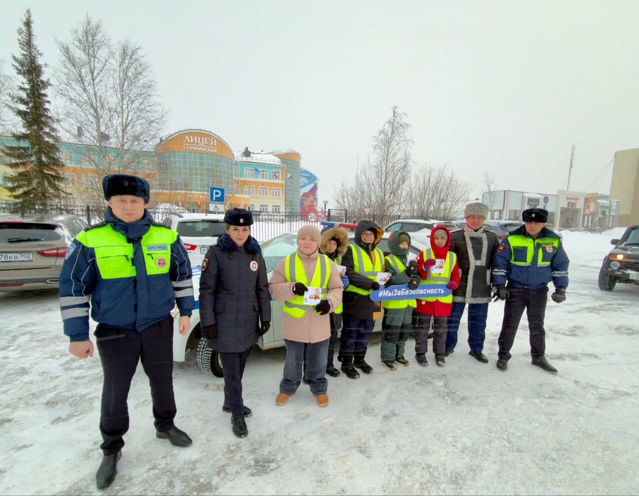 В Губкинском казаки и ЮИДовцы вместе с Госавтоинспекцией призвали водителей к соблюдению ПДД
