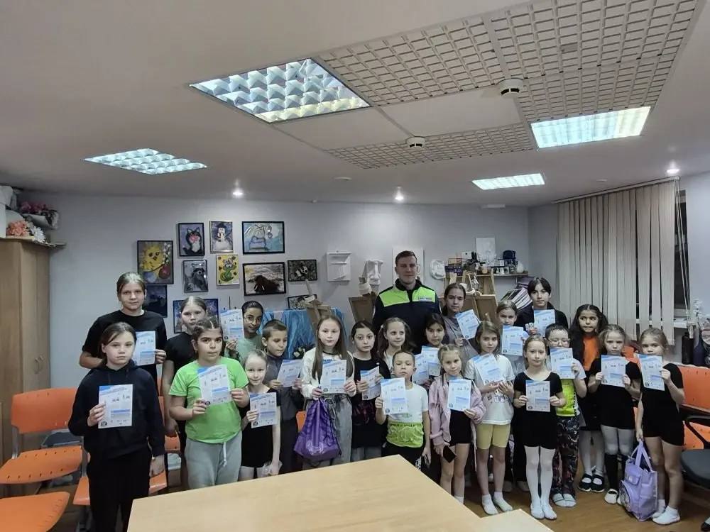 Пуровские автоинспекторы организовали интерактивное мероприятие «Светись в темноте: безопасность на дороге» Пуровские автоинспекторы организовали интерактивное мероприятие «Светись в темноте: безопасность на дороге»