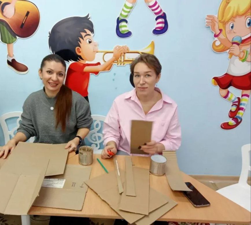 Тёплый огонёк поддержки. Педагоги и родители воспитанников детского сада "Росинка" регулярно изготавливают окопные свечи Тёплый огонёк поддержки. Педагоги и родители воспитанников детского сада "Росинка" регулярно изготавливают окопные свечи