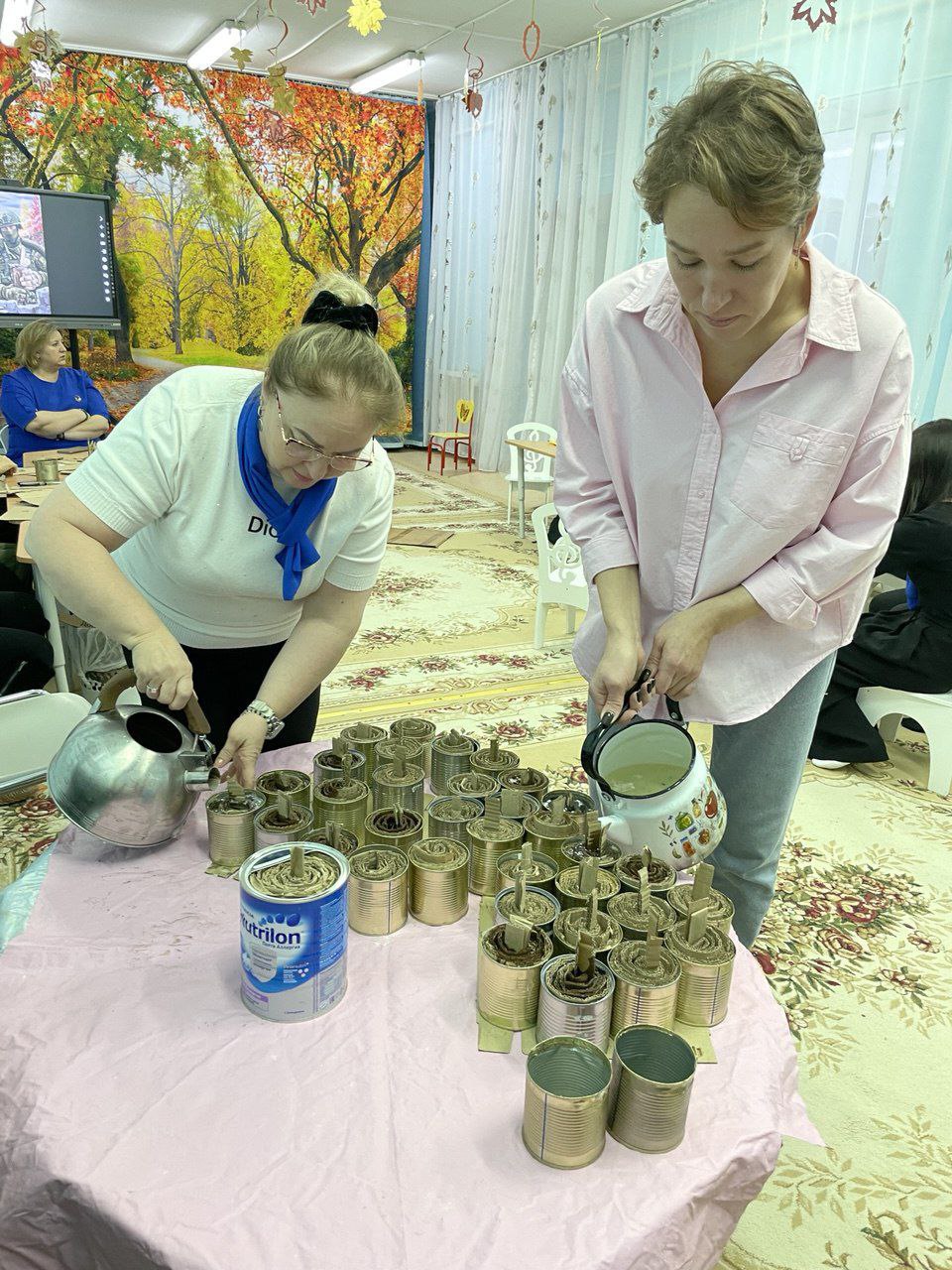 Тёплый огонёк поддержки. Педагоги и родители воспитанников детского сада "Росинка" регулярно изготавливают окопные свечи Тёплый огонёк поддержки. Педагоги и родители воспитанников детского сада "Росинка" регулярно изготавливают окопные свечи