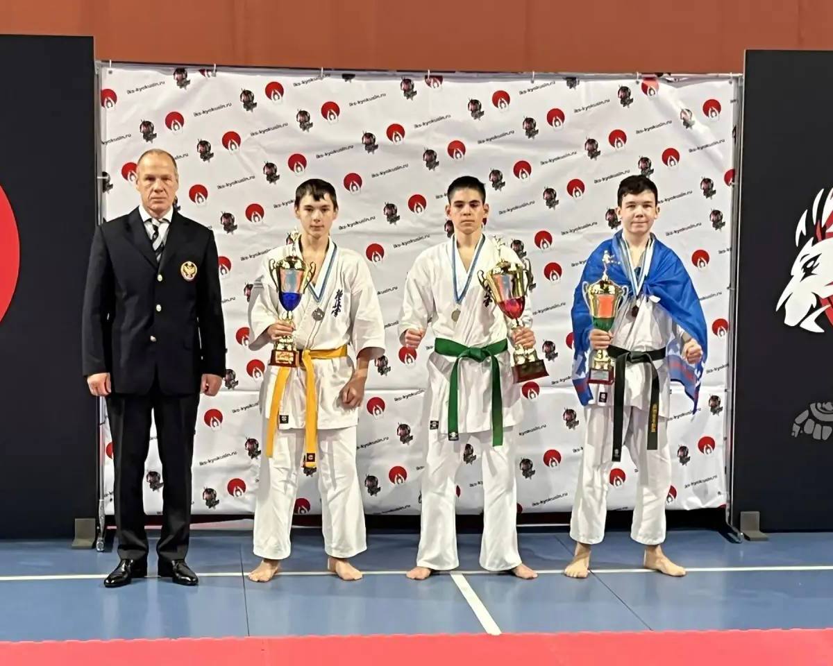 6 наград у ямальцев на первенстве Урала по киокусинкай 6 наград у ямальцев на первенстве Урала по киокусинкай