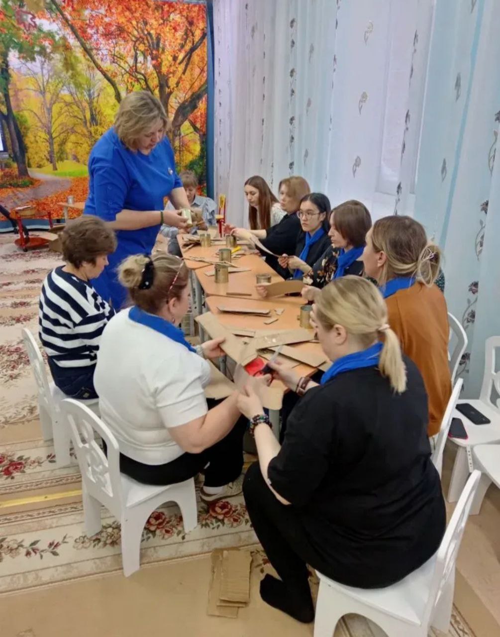 Тёплый огонёк поддержки. Педагоги и родители воспитанников детского сада "Росинка" регулярно изготавливают окопные свечи Тёплый огонёк поддержки. Педагоги и родители воспитанников детского сада "Росинка" регулярно изготавливают окопные свечи