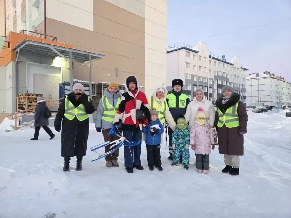 Госавтоинспекция Губкинского провела профилактическую акцию «Родительский патруль» по обеспечению безопасности юных пешеходов