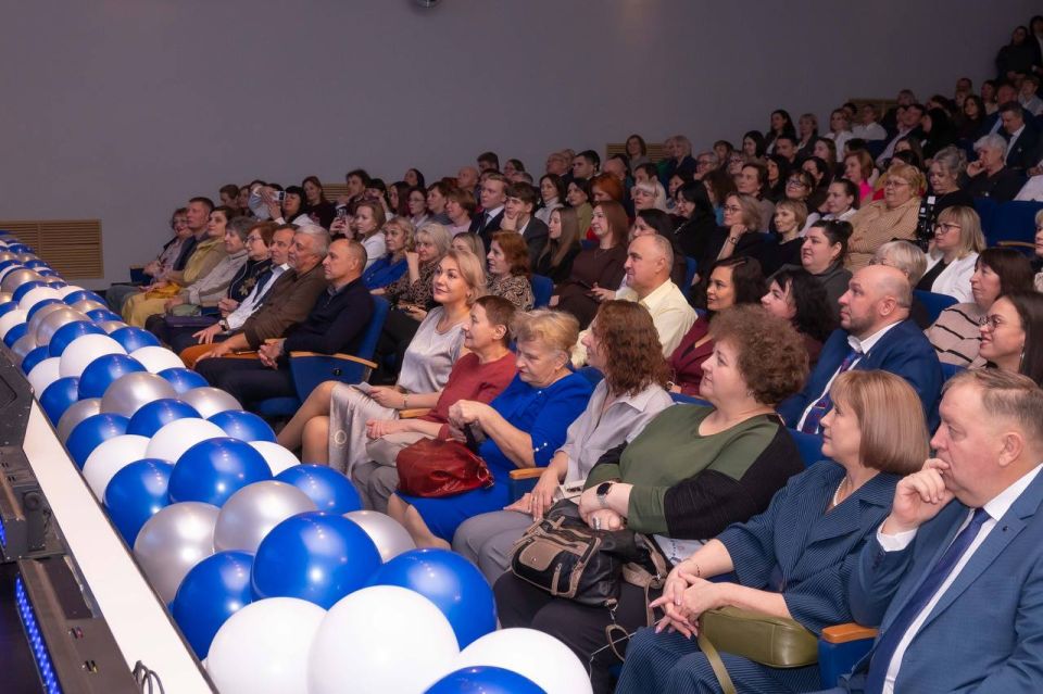 Ноябрьскому колледжу профессиональных и информационных технологий исполнилось 40 лет!